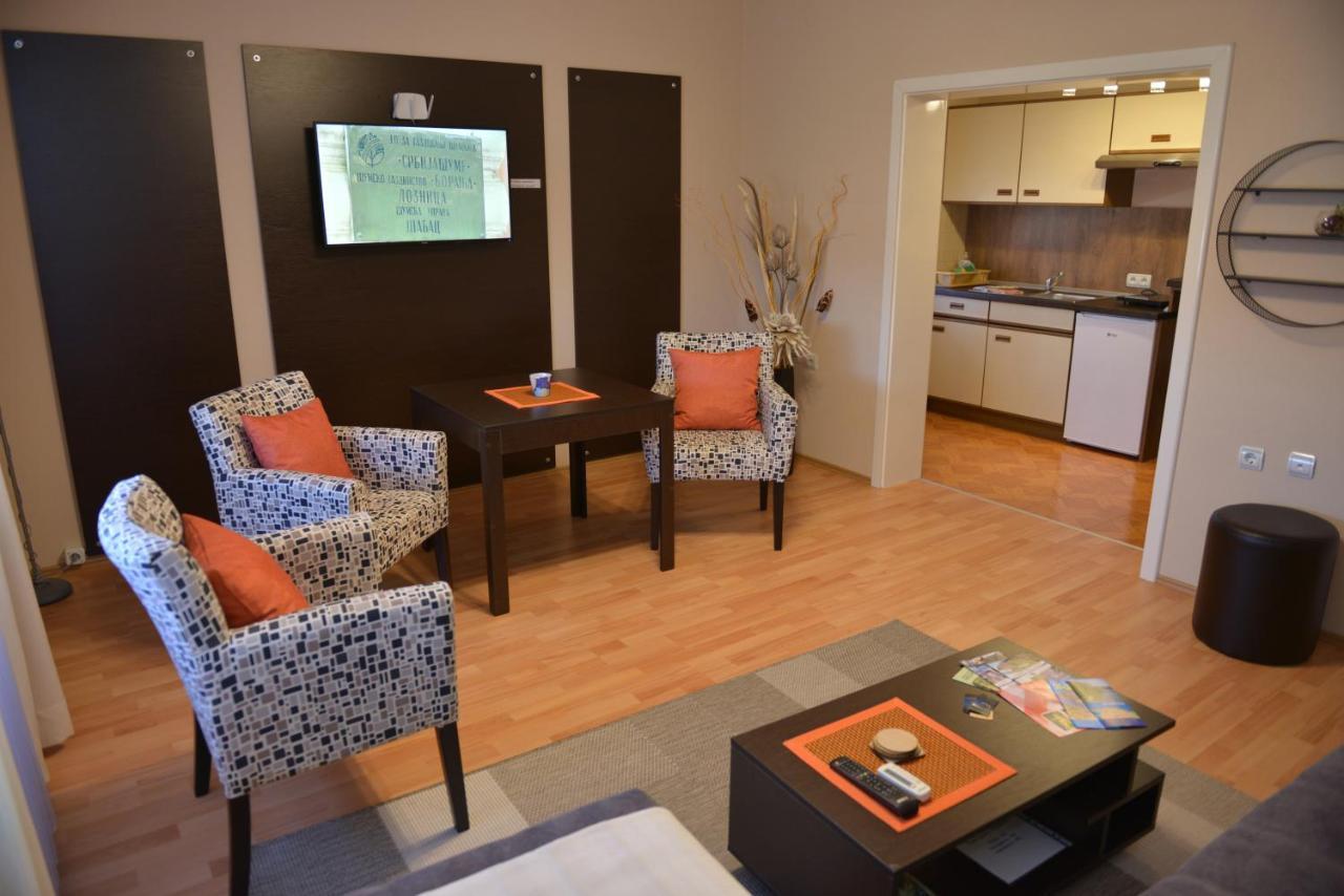 Apartmani Tomic クラドヴォ エクステリア 写真