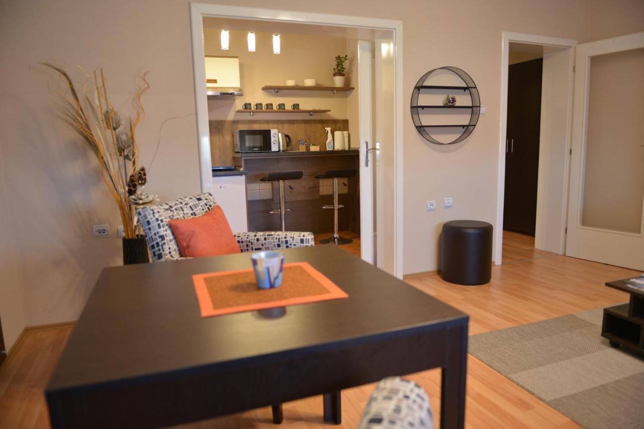 Apartmani Tomic クラドヴォ エクステリア 写真